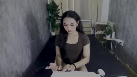 Snapshot of atashakendall chatting on 12.17.25 atashakendall online show from 12.17.25