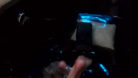 Snapshot of athandrew chatting on 01.05.25 jonnyandrew online show from 01.05.25