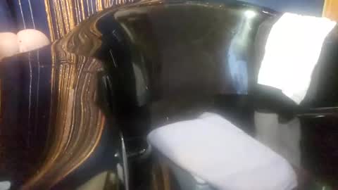 Snapshot of athandrew chatting on 03.10.25 jonnyandrew online show from 03.10.25