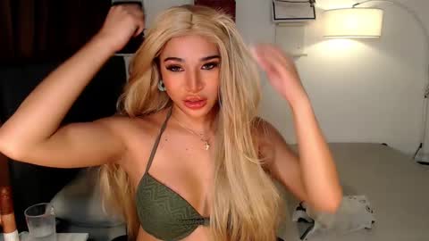 Snapshot of athisamore chatting on 01.20.25 athisamore online show from 01.20.25