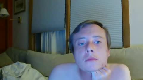 Snapshot of atombumm chatting on 06.18.26 atombumm online show from 06.18.26
