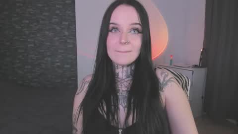 online every day between 10am-23pm online show from 09.30.25