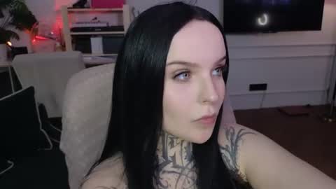 online every day between 10am-23pm online show from 06.18.26