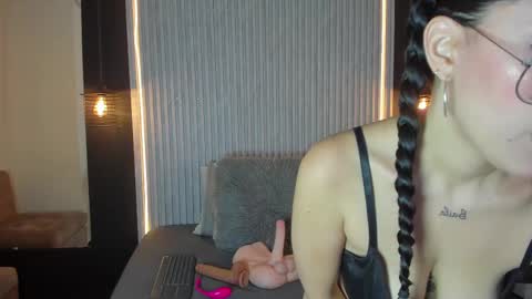 Aura online show from 10.10.25