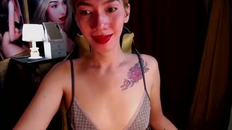 Snapshot of aurakharisma_xx chatting on 12.24.24 Miss awra online show from 12.24.24