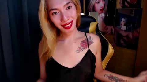 Snapshot of aurakharisma_xx chatting on 02.04.25 Miss awra online show from 02.04.25