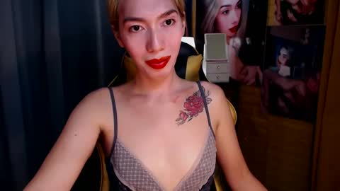 Snapshot of aurakharisma_xx chatting on 02.08.25 Miss awra online show from 02.08.25