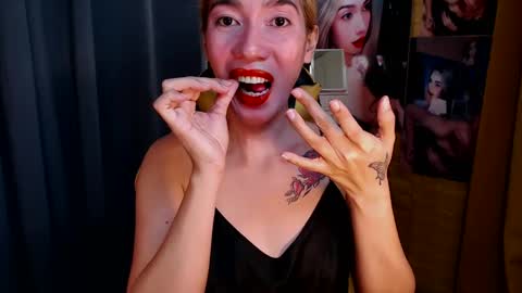 Snapshot of aurakharisma_xx chatting on 02.13.25 Miss awra online show from 02.13.25