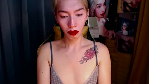 Snapshot of aurakharisma_xx chatting on 02.26.25 Miss awra online show from 02.26.25