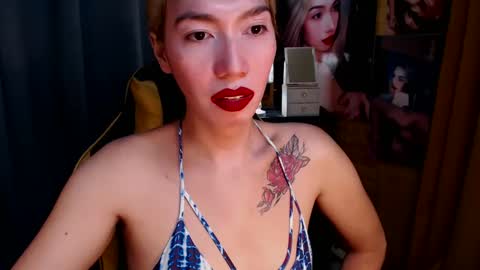 Snapshot of aurakharisma_xx chatting on 03.12.25 Miss awra online show from 03.12.25