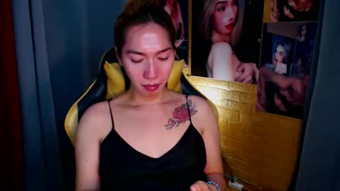 Snapshot of aurakharisma_xx chatting on 09.12.25 Miss awra online show from 09.12.25
