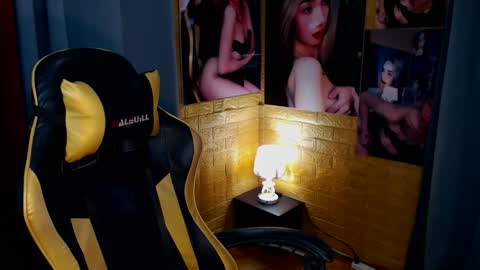 Snapshot of aurakharisma_xx chatting on 10.09.25 Miss awra online show from 10.09.25