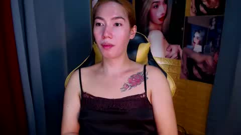 Snapshot of aurakharisma_xx chatting on 10.16.25 Miss awra online show from 10.16.25