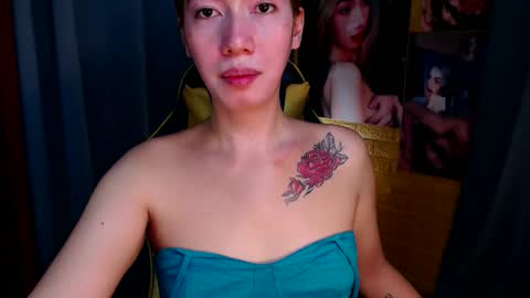 Snapshot of aurakharisma_xx chatting on 10.18.25 Miss awra online show from 10.18.25