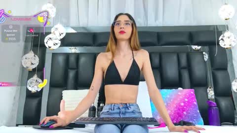 Aura online show from 12.20.25