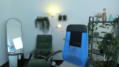 Snapshot of aureliagleam chatting on 06.22.26 Aurelia online show from 06.22.26