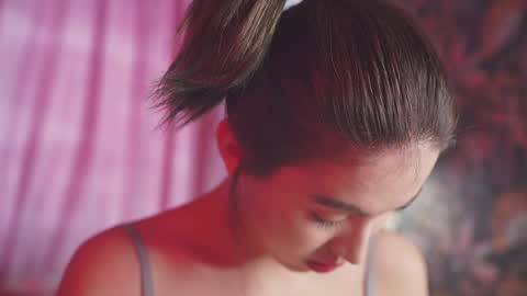 Snapshot of auromora chatting on 12.19.24 Nayeon online show from 12.19.24