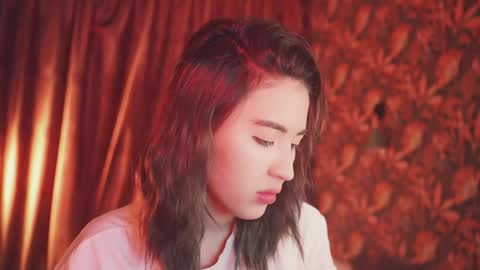 Snapshot of auromora chatting on 12.20.24 Nayeon online show from 12.20.24