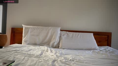 Snapshot of aurora__5 chatting on 03.09.25 Aurora online show from 03.09.25