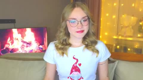 Snapshot of aurora_golden chatting on 12.26.24 Kate online show from 12.26.24