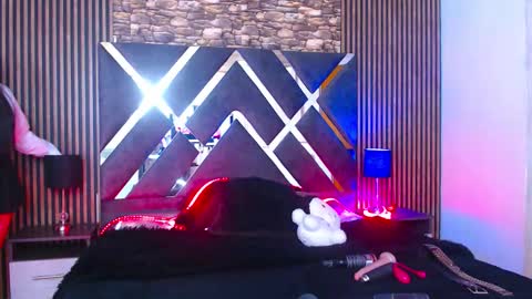 Snapshot of aurora_hs chatting on 09.19.25 aurora_hs online show from 09.19.25