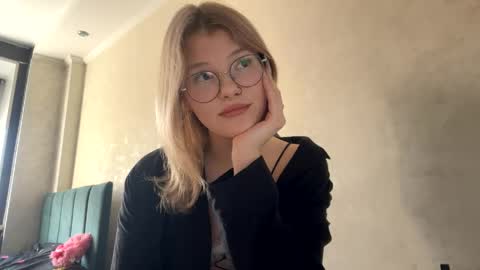 Aurora online show from 04.27.26