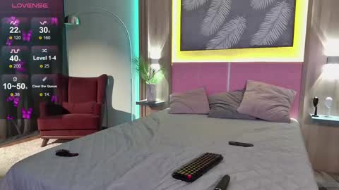 Snapshot of aurora_radiance chatting on 02.18.25 Serena online show from 02.18.25
