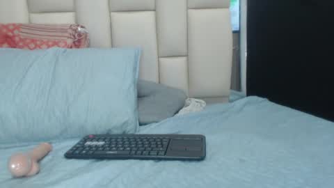 auroraa_miller online show from 01.03.25