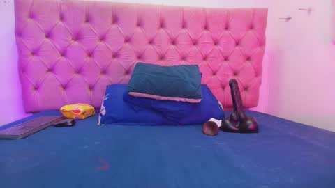 auroraa_miller online show from 09.10.25