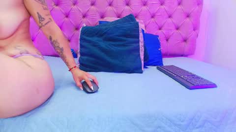 auroraa_miller online show from 09.18.25