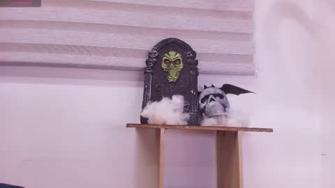 auroraa_miller online show from 10.10.25