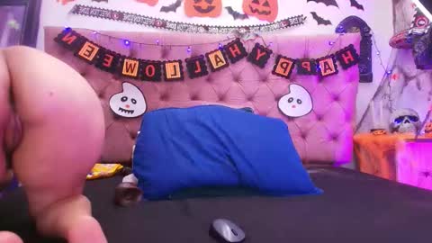 auroraa_miller online show from 10.25.25