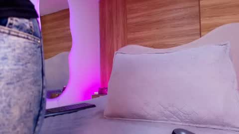 auroraa_miller online show from 05.12.26