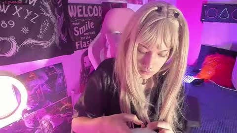 Aurora Channn online show from 11.30.25