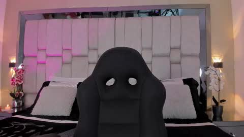 Aurora  online show from 10.27.25