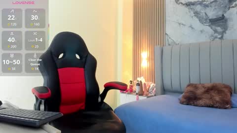 auroramartin2 online show from 11.26.25