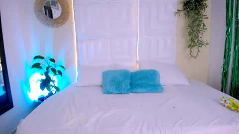 INSTAGRAM AURORA MCRY online show from 03.31.26