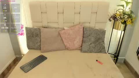 Snapshot of auroraqueenn chatting on 06.25.26 auroraqueenn online show from 06.25.26