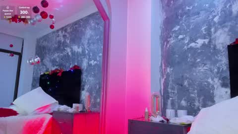 Snapshot of aurorarojas chatting on 12.29.24 Aurora Rojas online show from 12.29.24