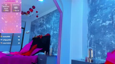 Snapshot of aurorarojas chatting on 12.30.24 Aurora Rojas online show from 12.30.24