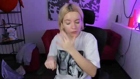 aurorawrenfield online show from 11.25.25