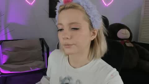 aurorawrenfield online show from 03.06.26