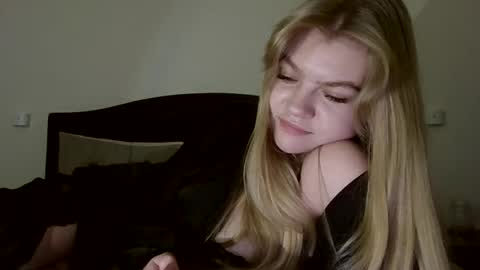 AuroraXRoses online show from 11.06.25