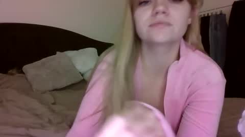 AuroraXRoses online show from 11.19.25