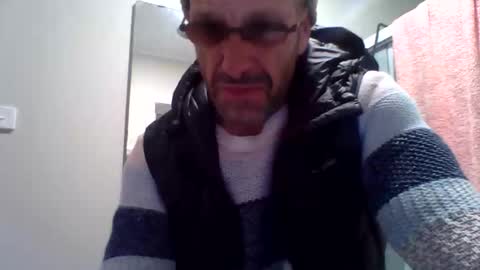 aussieguy59660 online show from 09.16.25