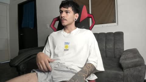 Snapshot of austin_falcon chatting on 01.21.25 Austin online show from 01.21.25