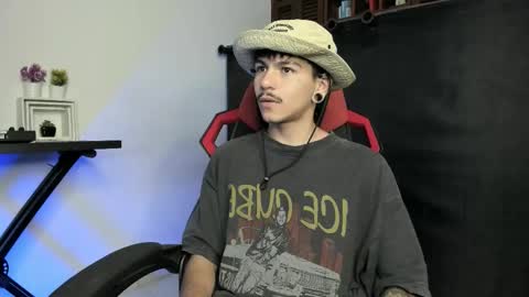 Snapshot of austin_falcon chatting on 09.25.25 Austin online show from 09.25.25