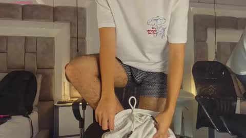 austinreeds online show from 03.25.26