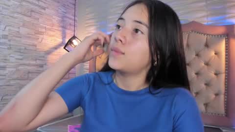 Snapshot of ava_broown chatting on 01.10.25 online show from 01.10.25