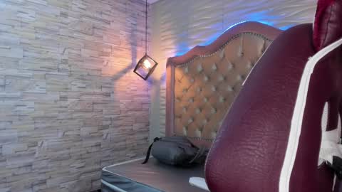 Snapshot of ava_broown chatting on 01.11.25 online show from 01.11.25